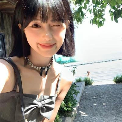 他从火光中走来